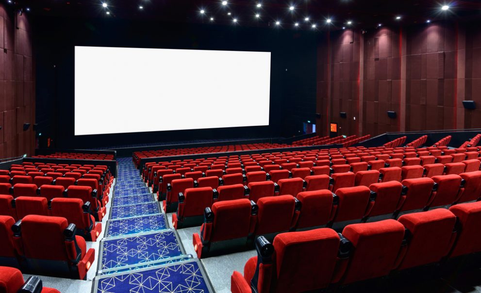客席誘導灯 映画館では安全でつまずかない為に知って欲しい設置基準